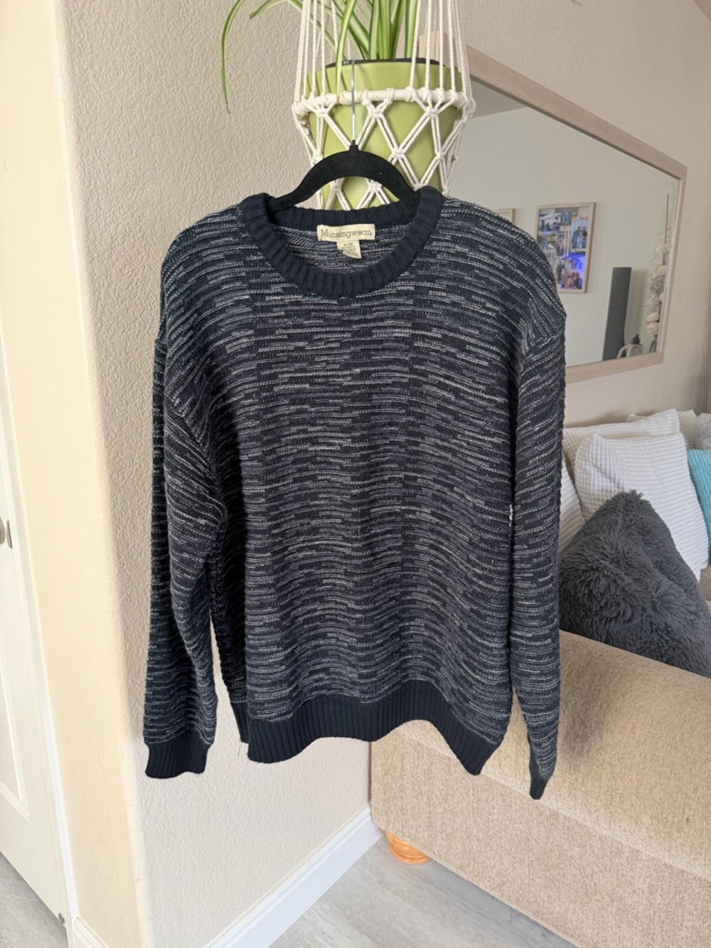 Munsingwear Men's Black and Gray Marled Crewneck Sweater